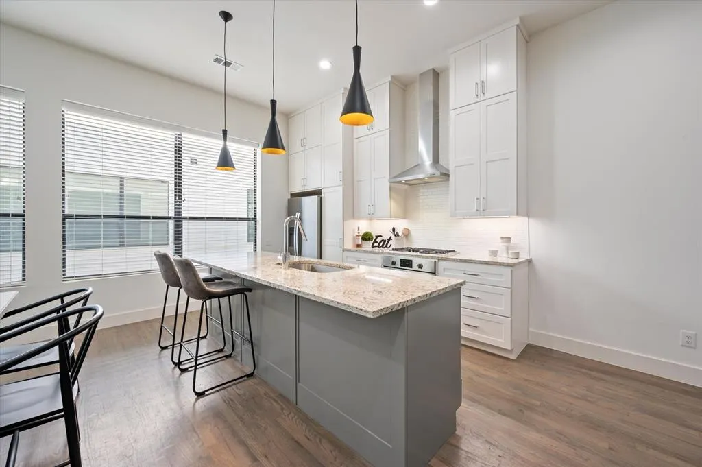 1848 Euclid Avenue, #104