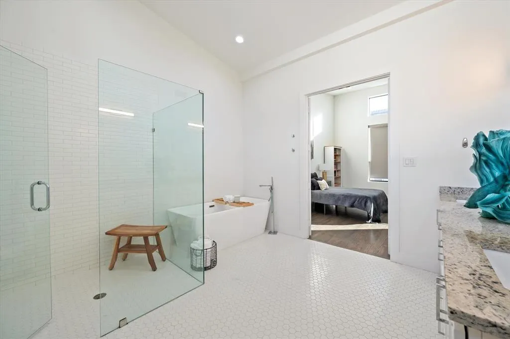 1848 Euclid Avenue, #104