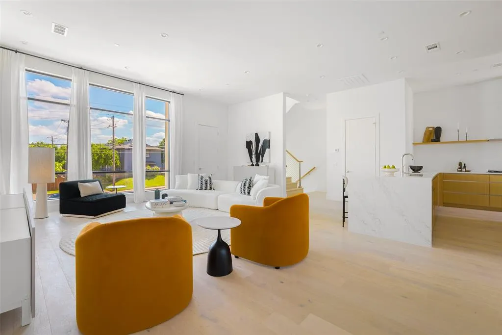 610 N Oak Cliff Boulevard, #204