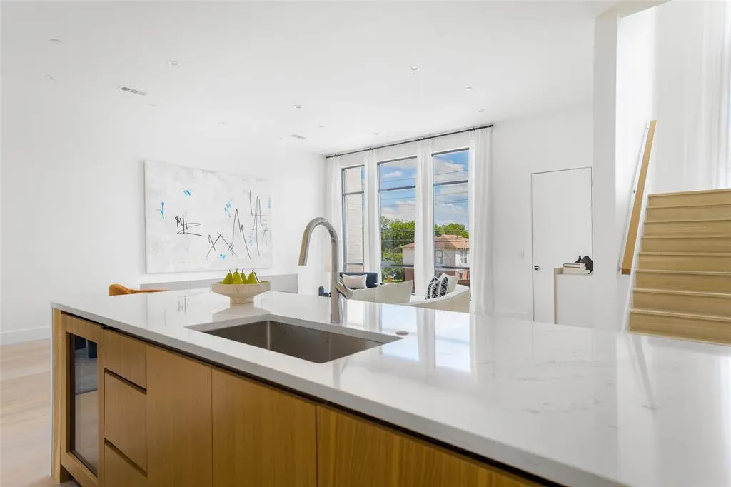 610 N Oak Cliff Boulevard, #204