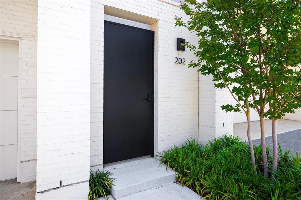 610 N Oak Cliff Boulevard, #204