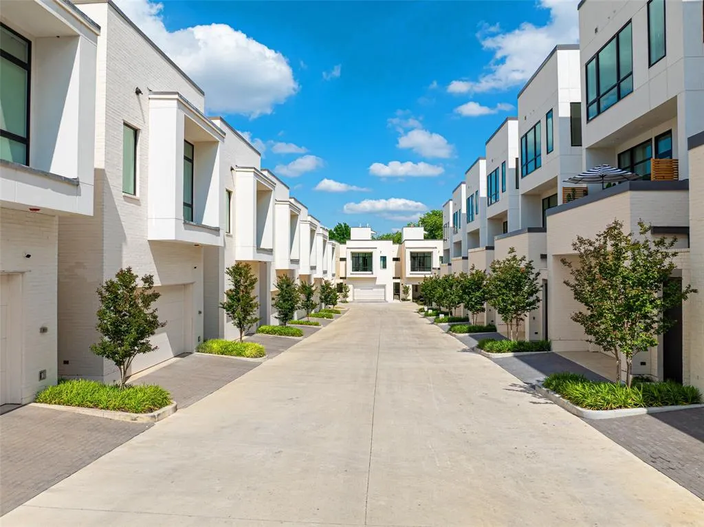 610 N Oak Cliff Boulevard, #204