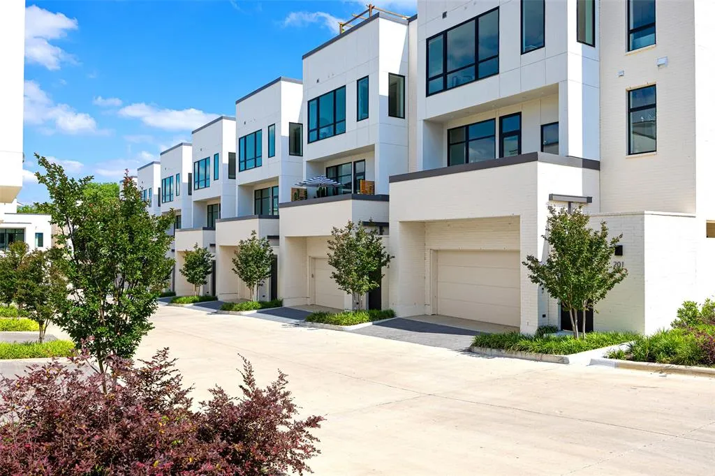 610 N Oak Cliff Boulevard, #204