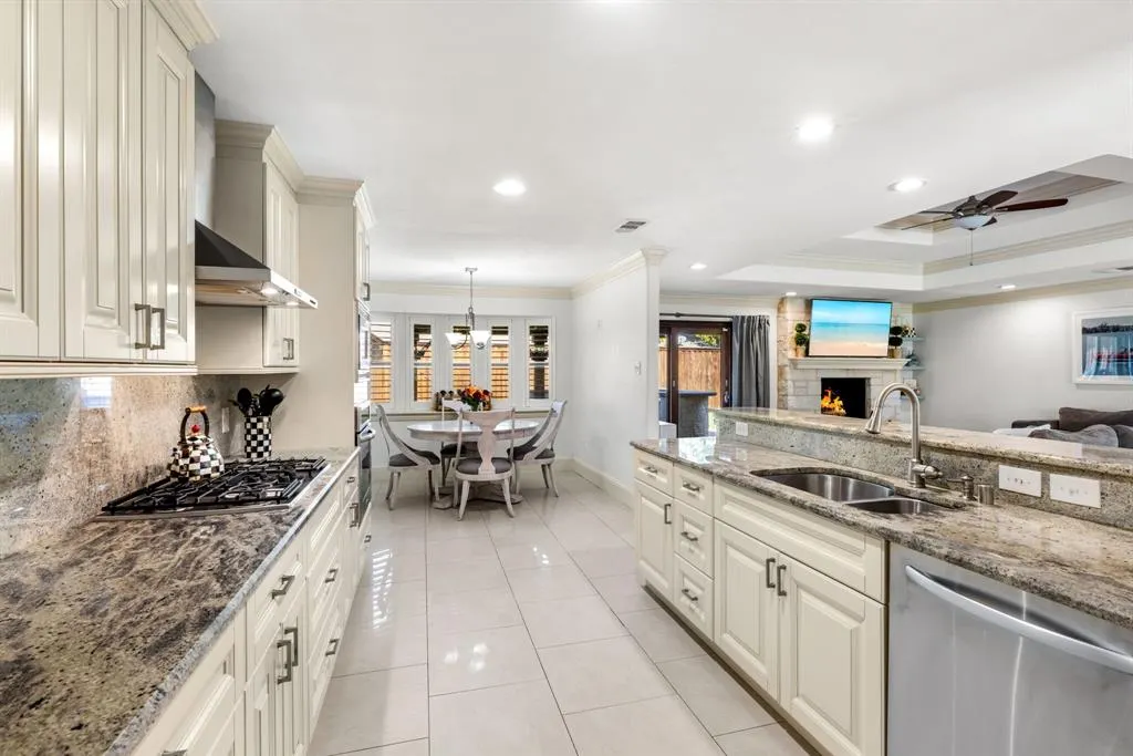 3965 Crown Shore Drive