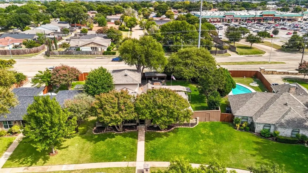 202 Mistletoe Drive