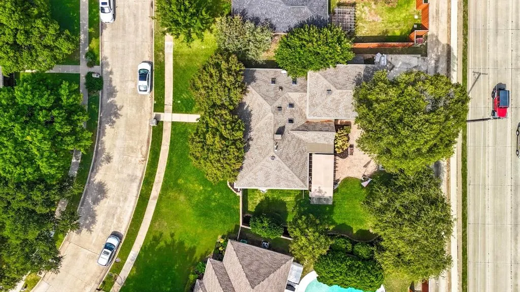 202 Mistletoe Drive