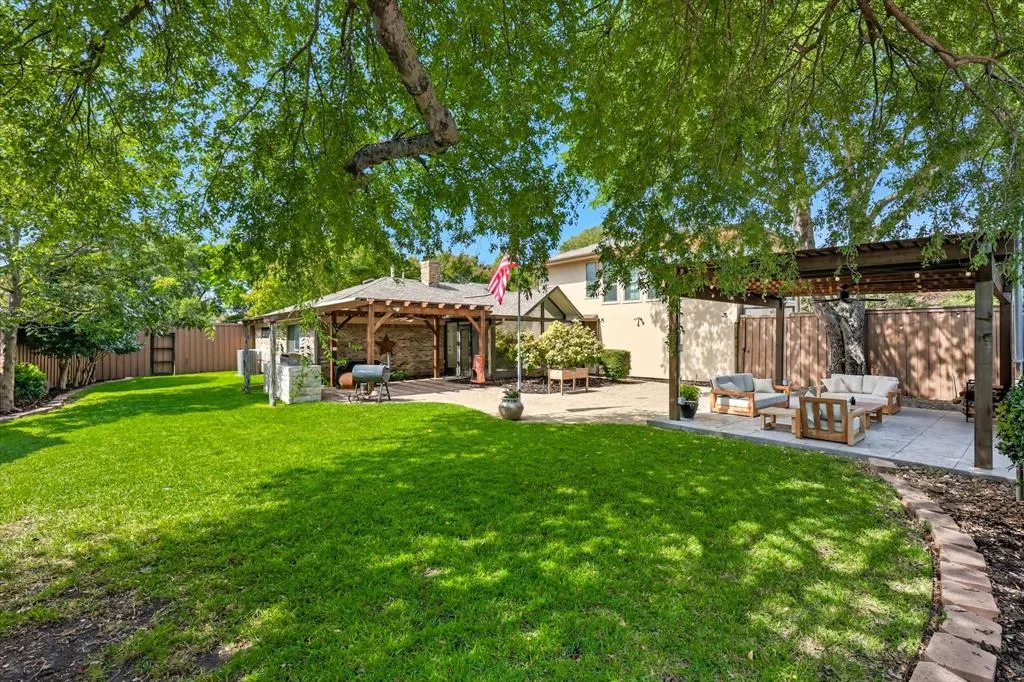 202 Mistletoe Drive