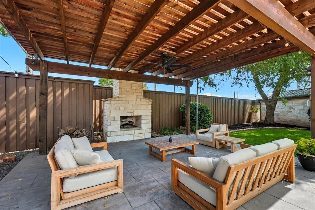 202 Mistletoe Drive