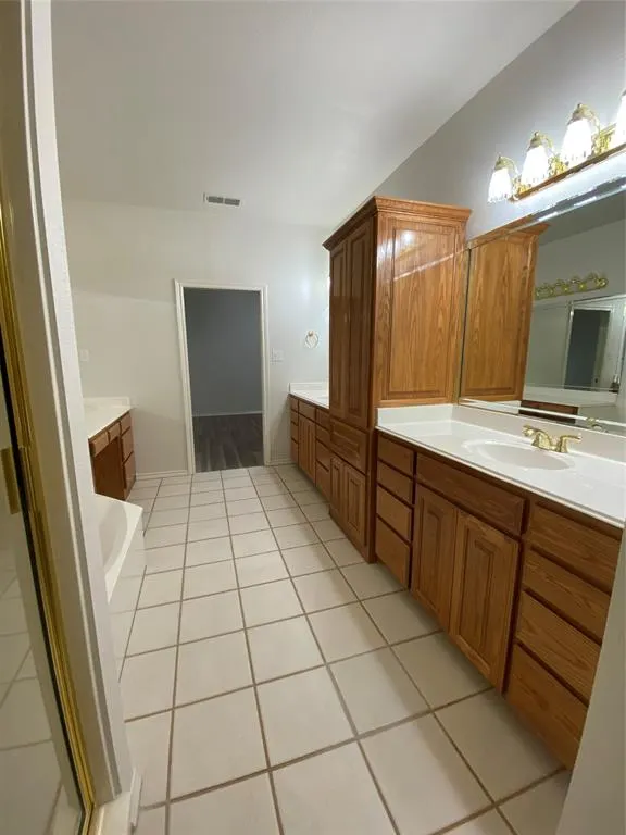 4763 Red Oak Circle