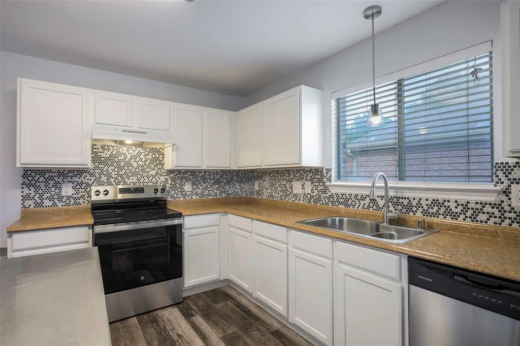 2805 High Pointe Boulevard