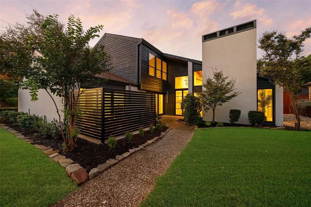 9530 Viewside Drive