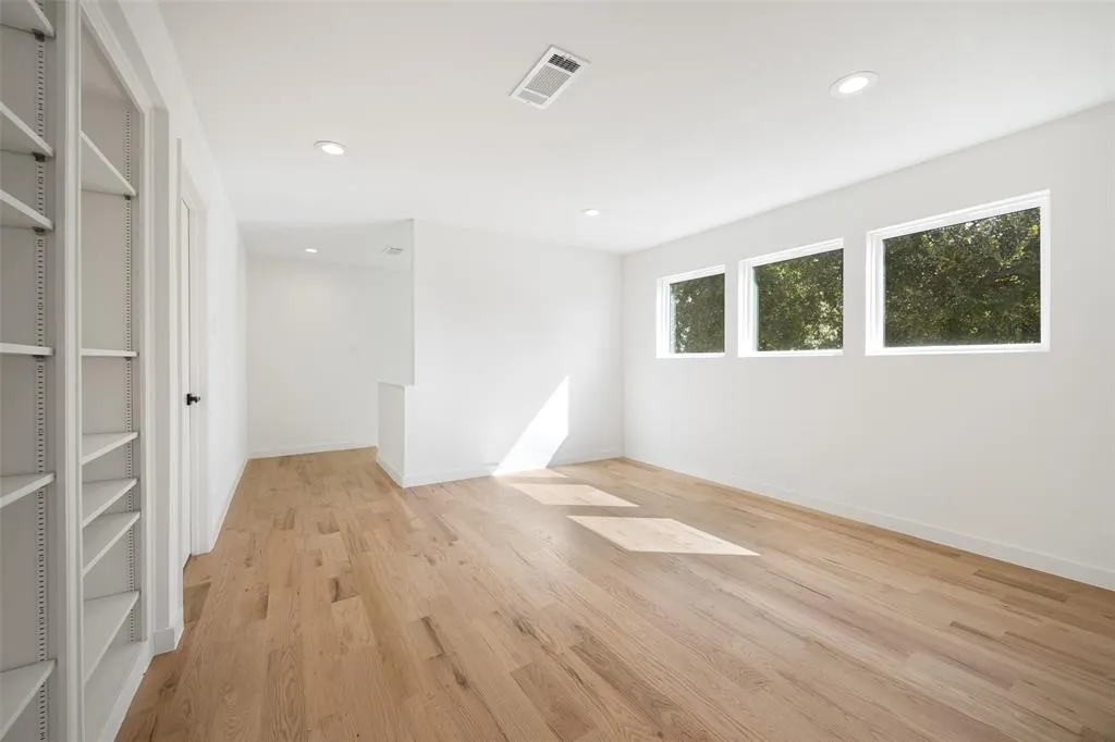 9530 Viewside Drive