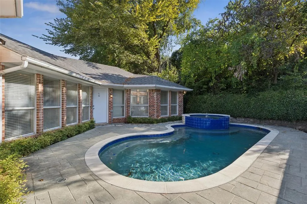 1404 Waterside Drive