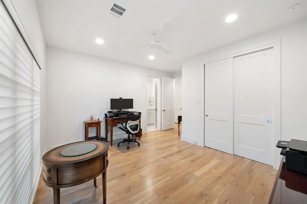 5019 Lark Lane