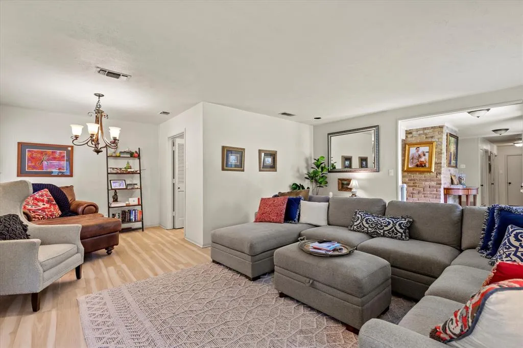 2906 Whitemarsh Circle