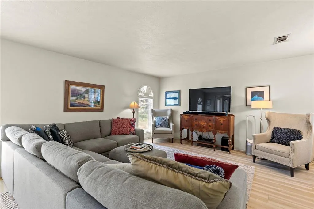 2906 Whitemarsh Circle