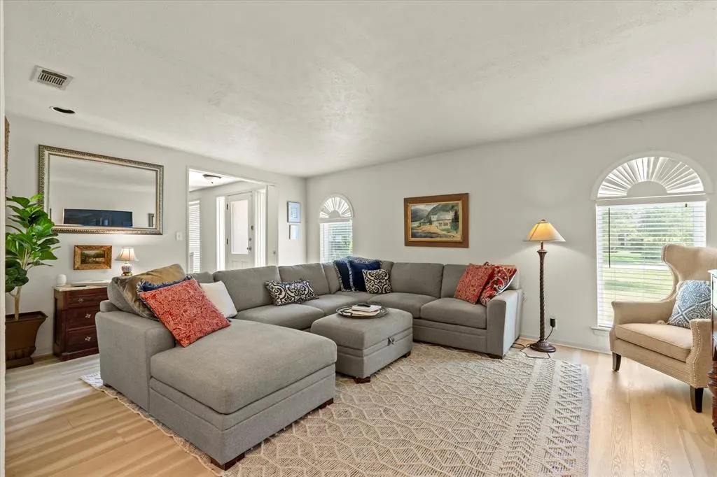 2906 Whitemarsh Circle
