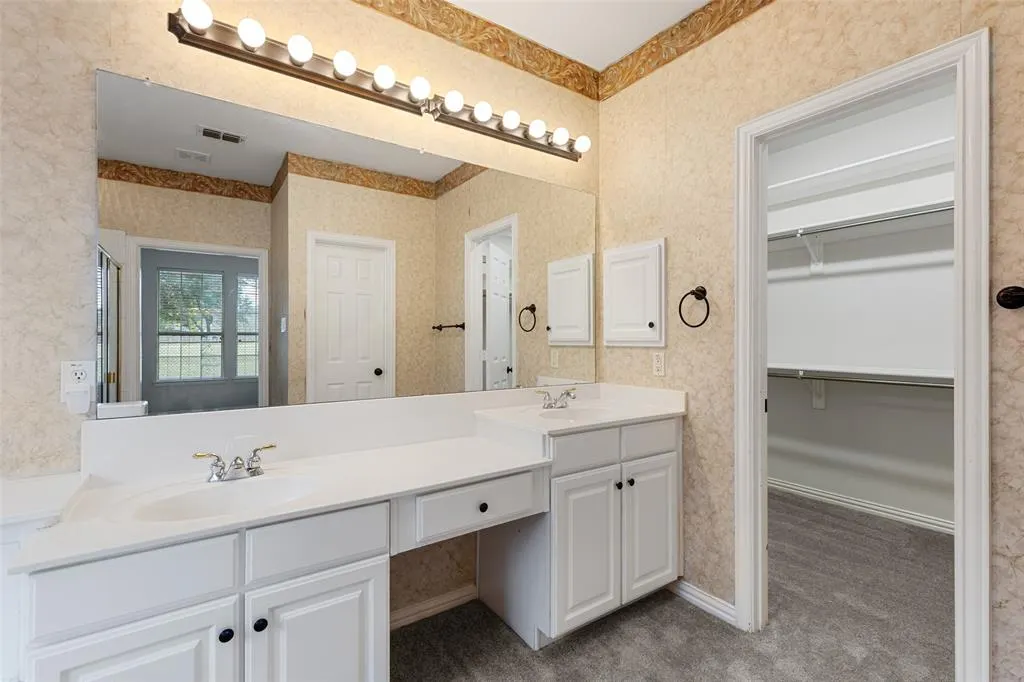 5712 Lafayette Drive