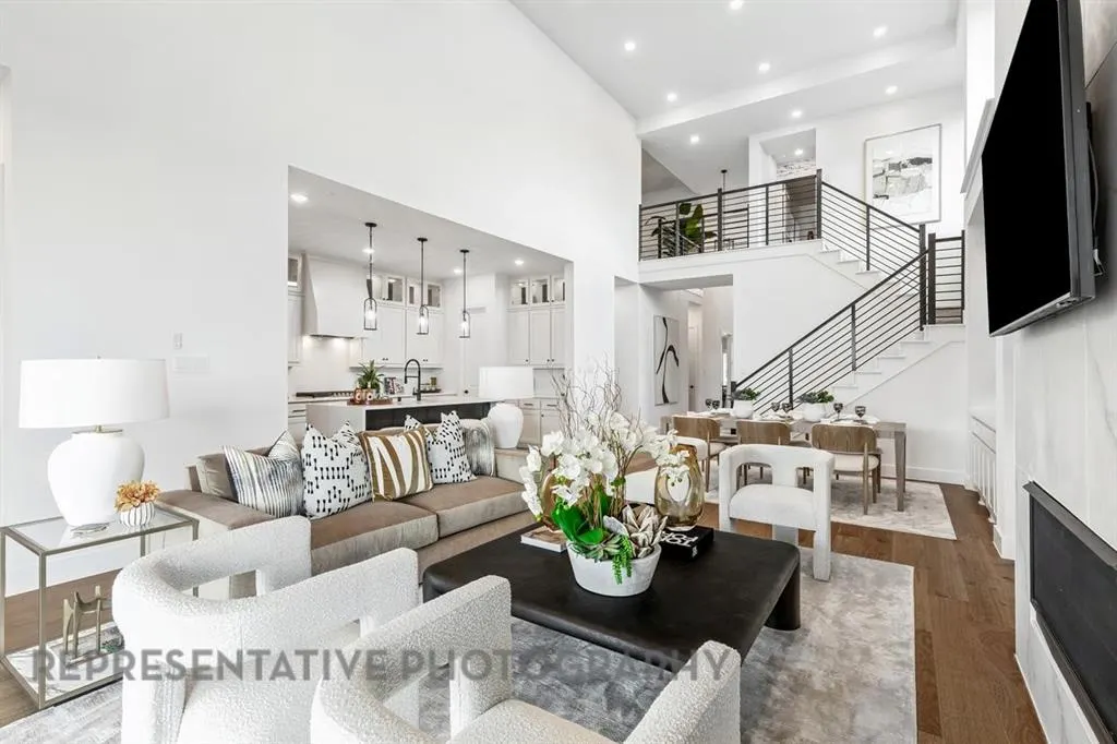 6321 Foxglove Lane