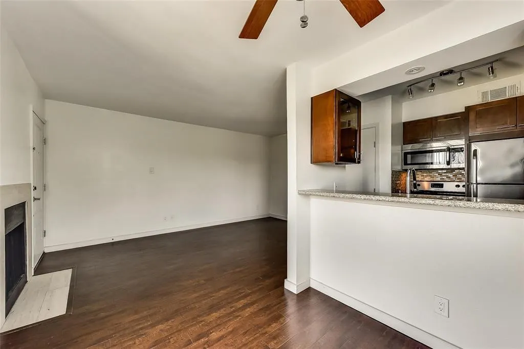 8180 Lemmon Avenue, #201