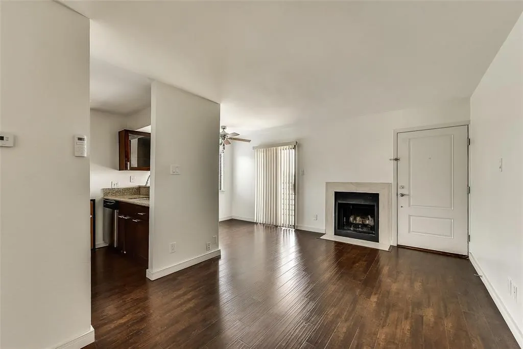 8180 Lemmon Avenue, #201