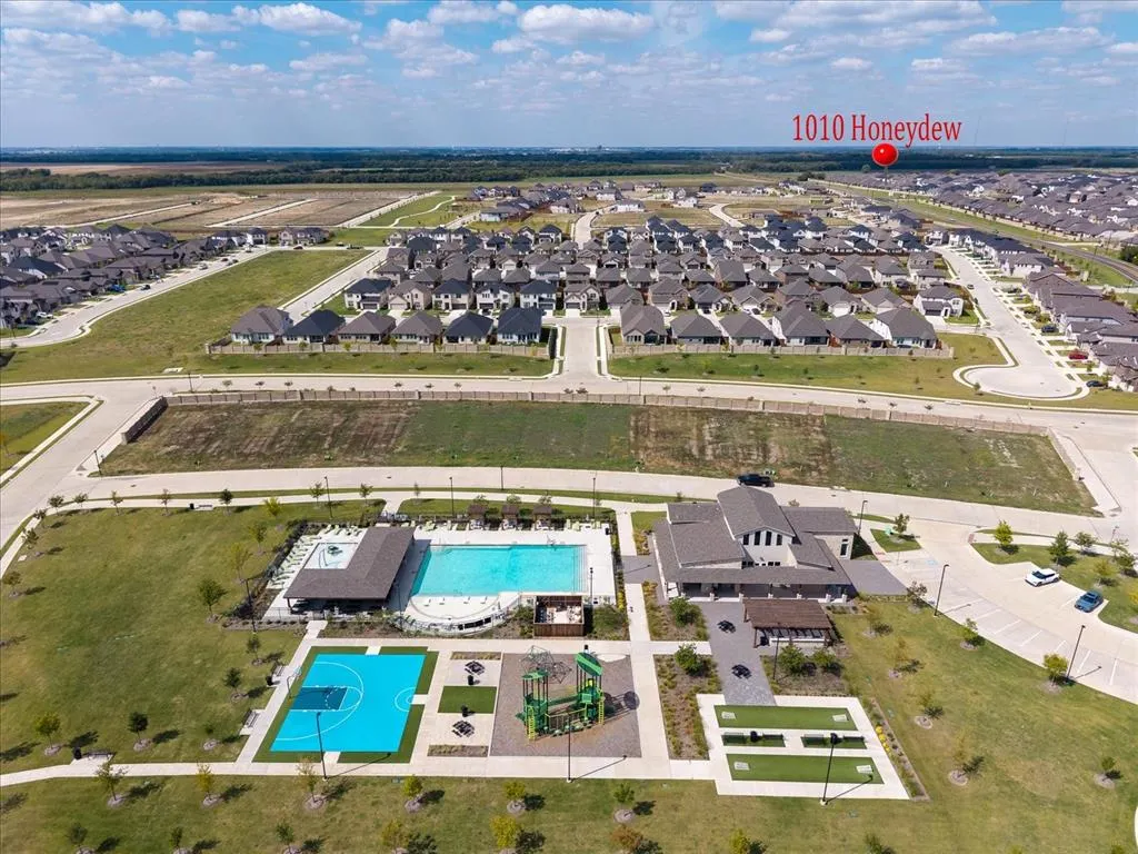 1010 Honeydew Lane