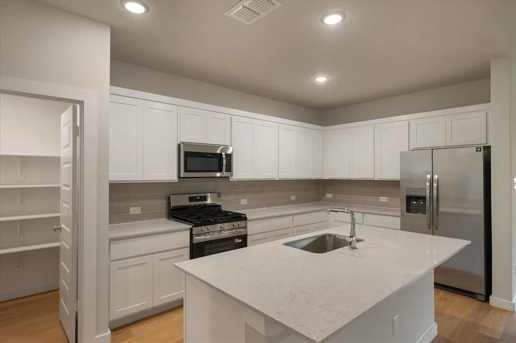 1010 Honeydew Lane