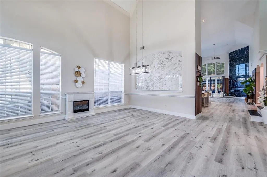 2294 Fox Crossing Lane
