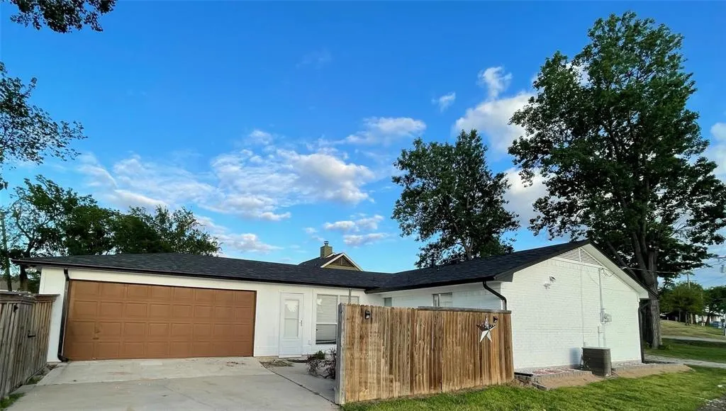 101 E 2nd Street