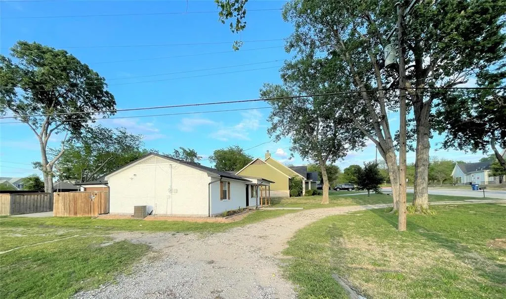 101 E 2nd Street