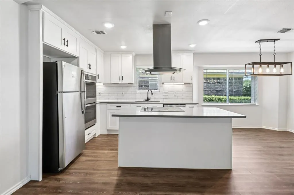 1007 HILLSDALE Drive