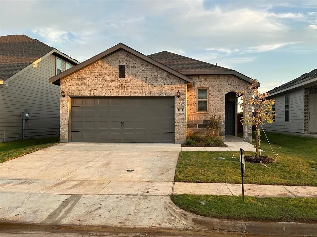 1613 EDGEWAY Drive