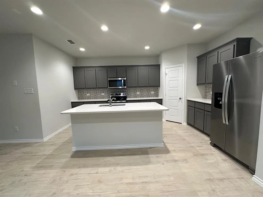 1613 EDGEWAY Drive