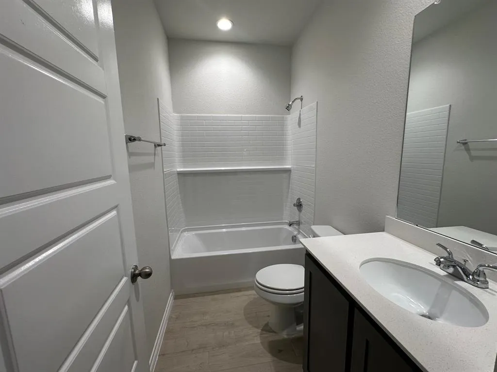 1613 EDGEWAY Drive