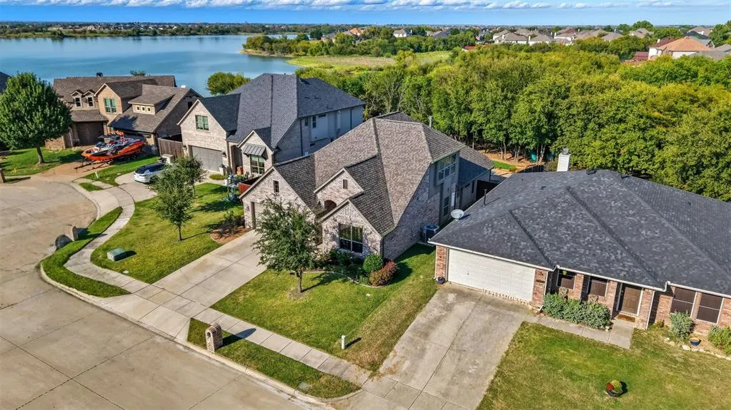 533 Longshore Drive