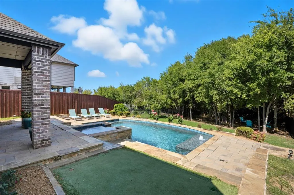533 Longshore Drive
