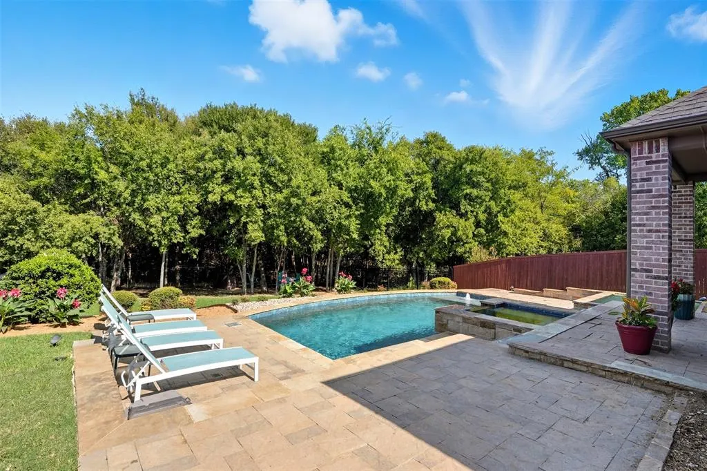 533 Longshore Drive