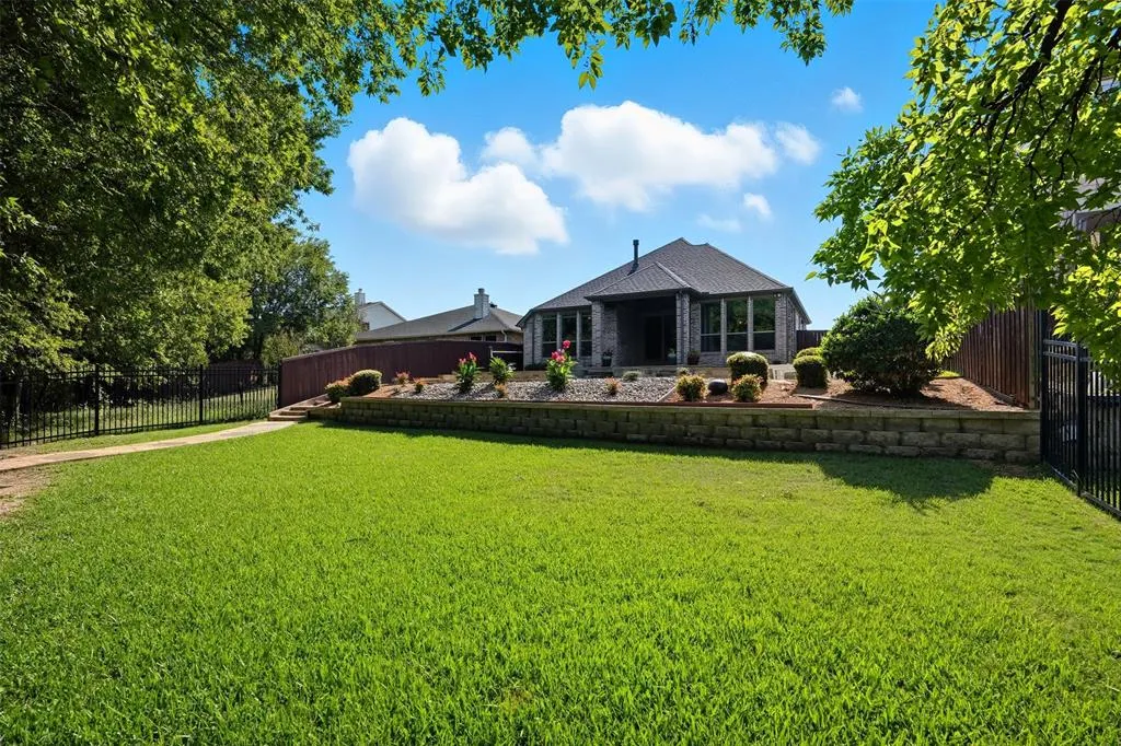 533 Longshore Drive