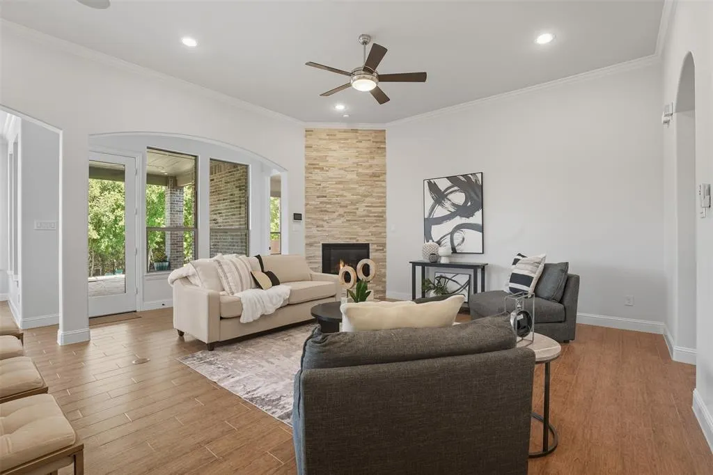 533 Longshore Drive