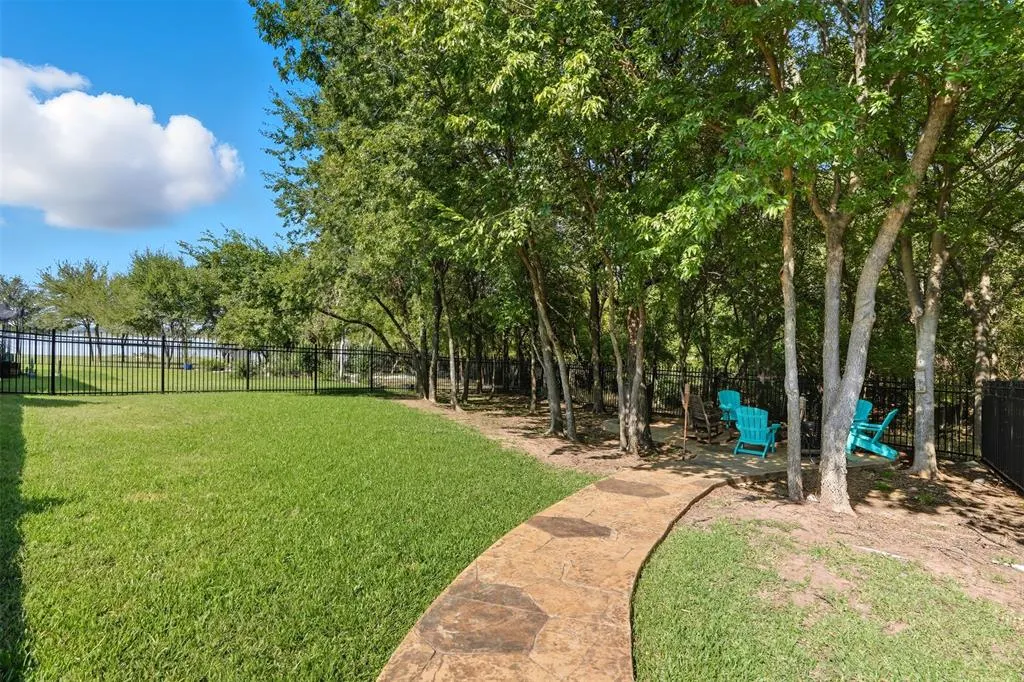 533 Longshore Drive