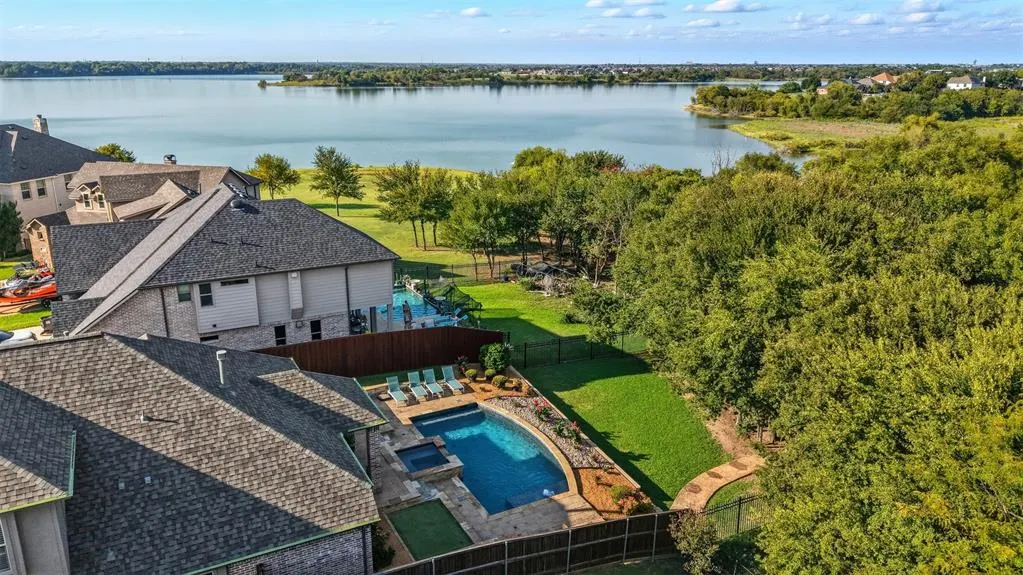 533 Longshore Drive
