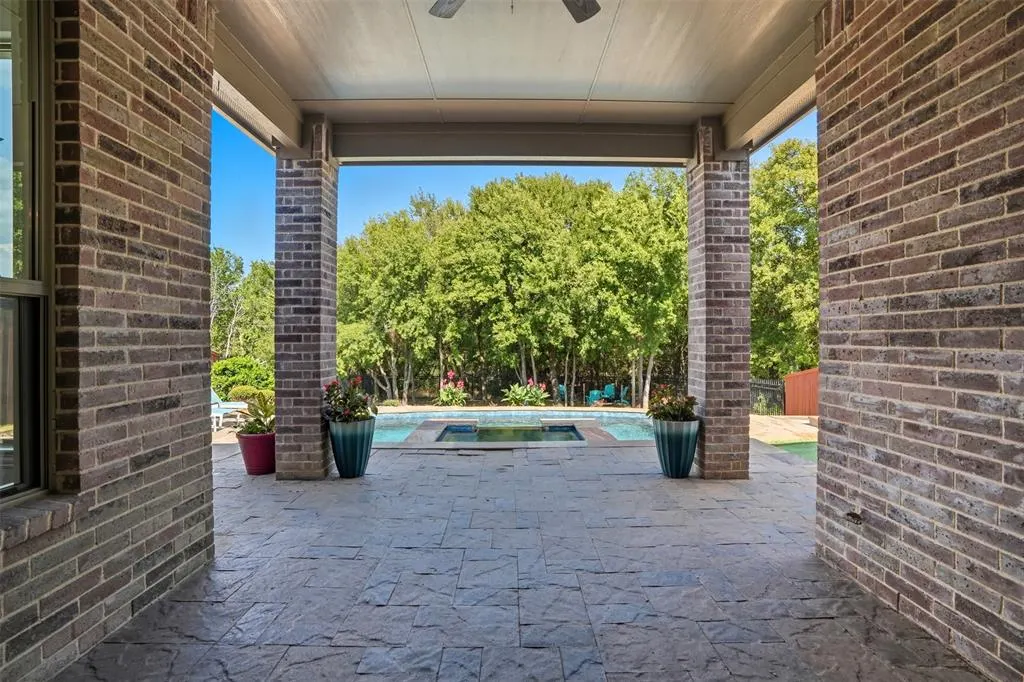 533 Longshore Drive