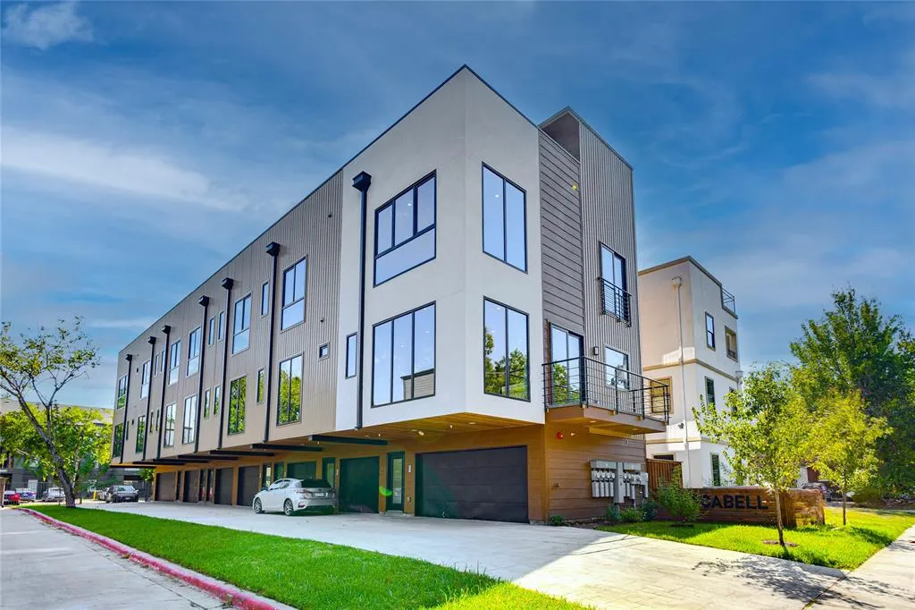 4206 Cabell Drive, #102