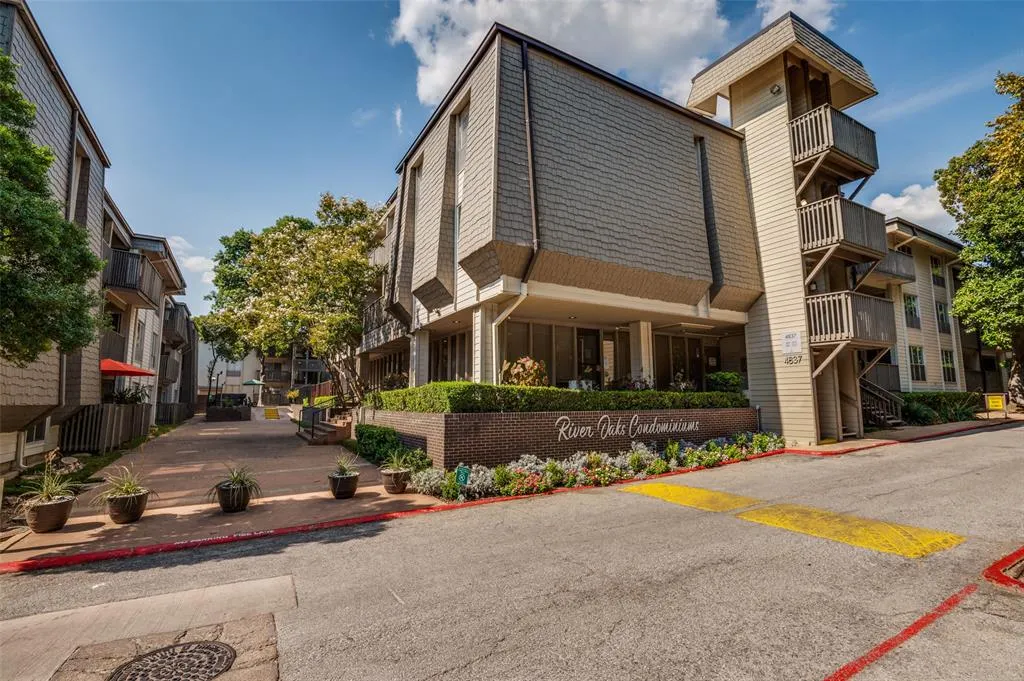 4859 Cedar Springs Road, #144