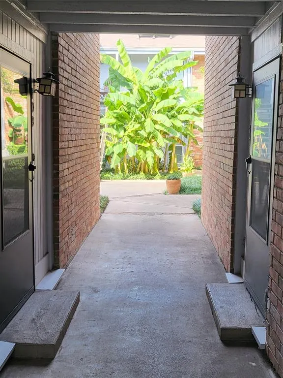 4317 Hartford Street, #109