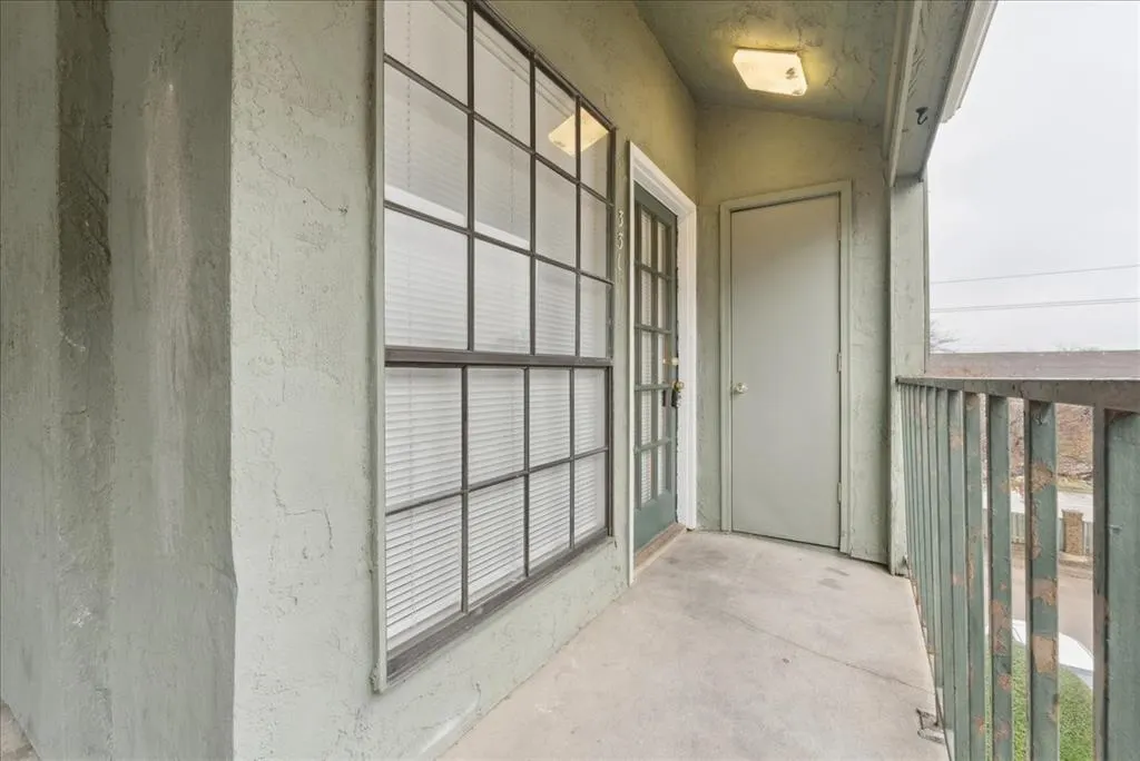 6108 Abrams Road, #330