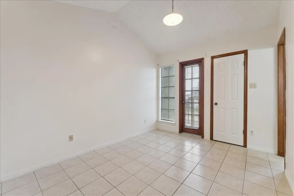6108 Abrams Road, #330