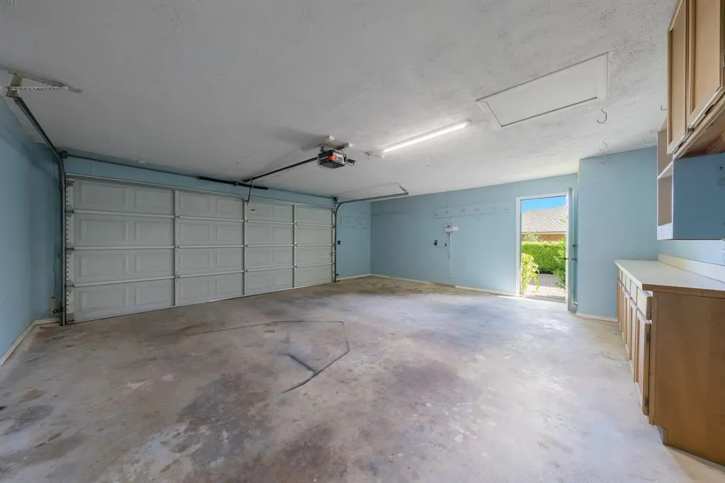 2709 N Spring Drive