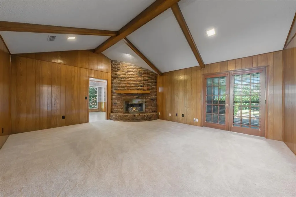 2709 N Spring Drive