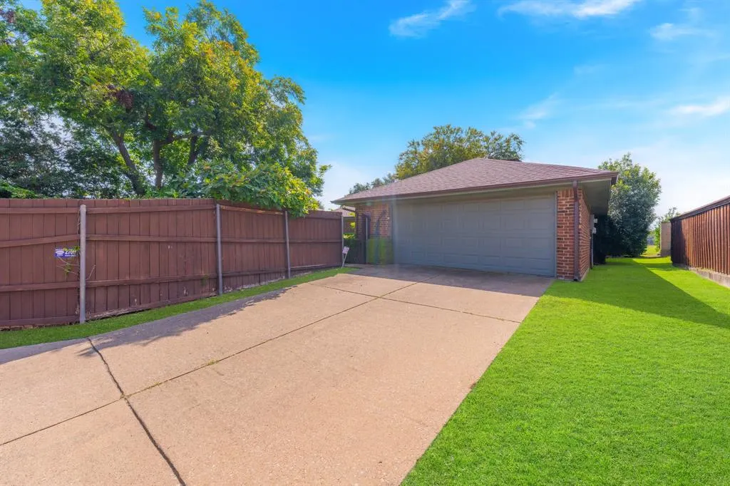 2709 N Spring Drive